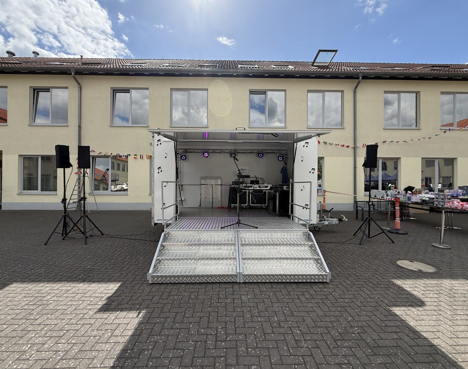 Eventtrailer, Showbühne mieten aus Bornheim bei Wesseling, Brühl zwischen weilerswist und Niederkassel
